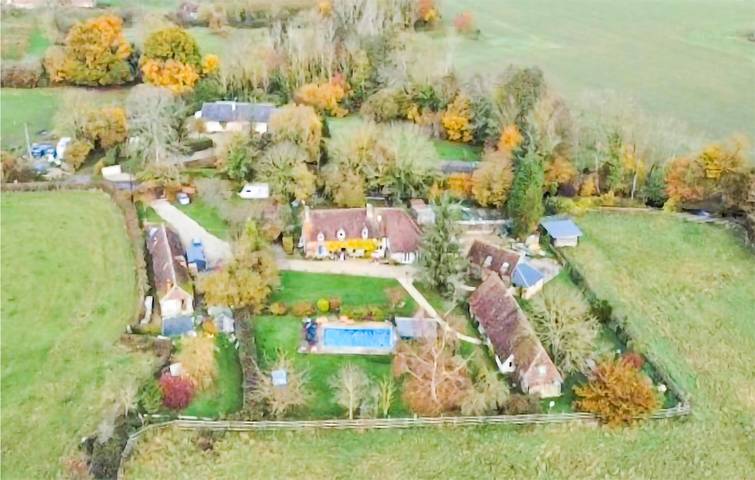 Gîte pour 14 personnes, avec jardin et piscine à Vieux-Pont-en-Auge