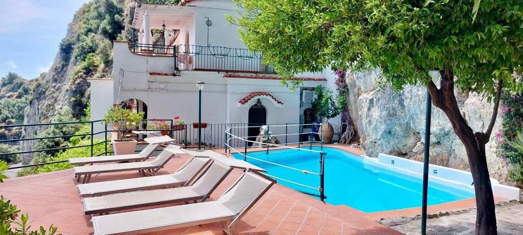 Casa vacanza per 4 persone, con piscina e giardino - 1