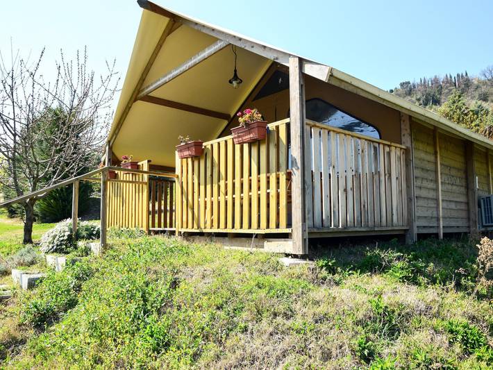 Agriturismo per 5 persone, con Terrazza e Giardino nonché Piscina a Altidona