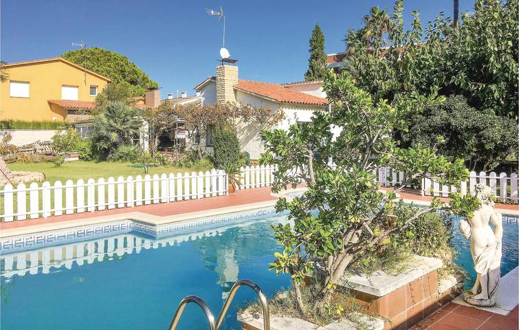 Location de vacances pour 6 personnes, avec terrasse ainsi que piscine et jardin, animaux acceptés à El Vendrell - 2