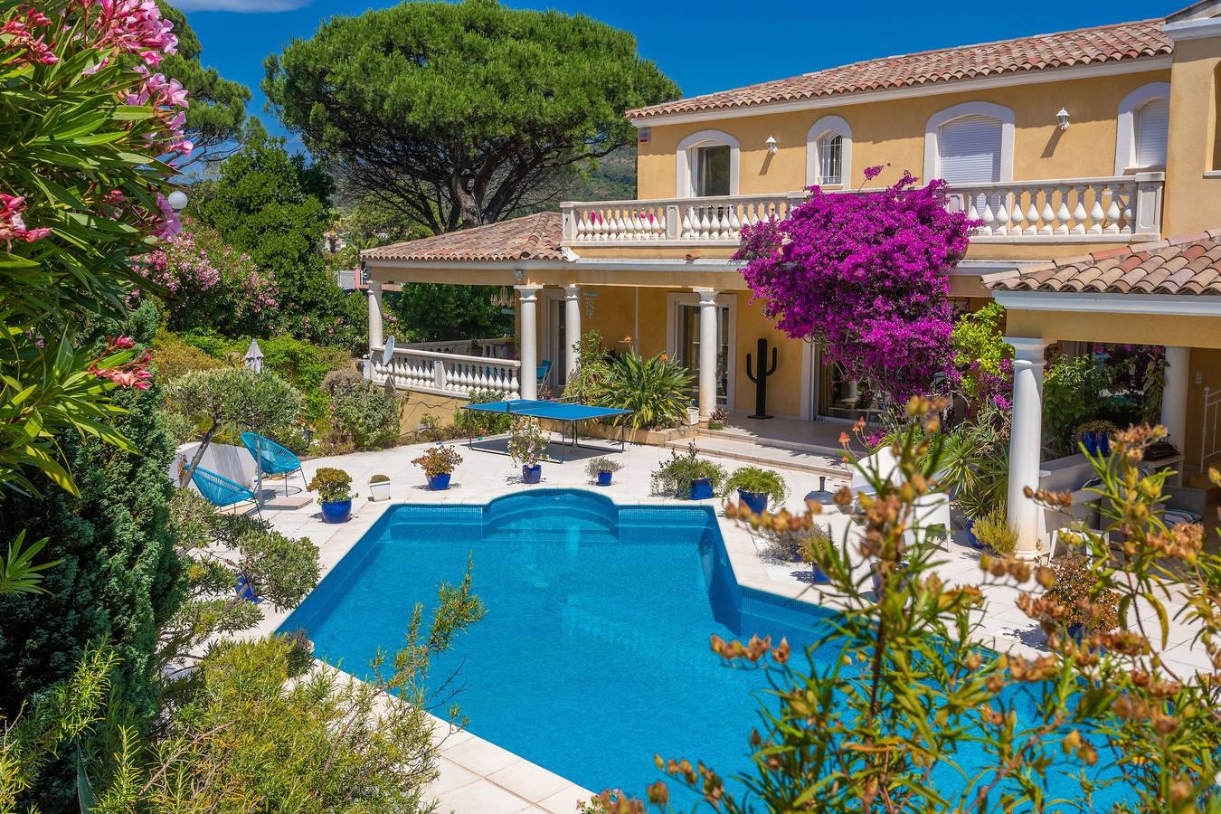 Room "Le Petit Ramsès - Hortensia" with Shared Pool, Wi-Fi and Air Conditioning in Sainte-Maxime, Mediterranean Coast (France)