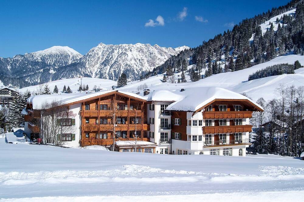 Almboden - Hotel Bogner Hof in Tannheim (Tirol), Allgäuer Alpen (Österreich)
