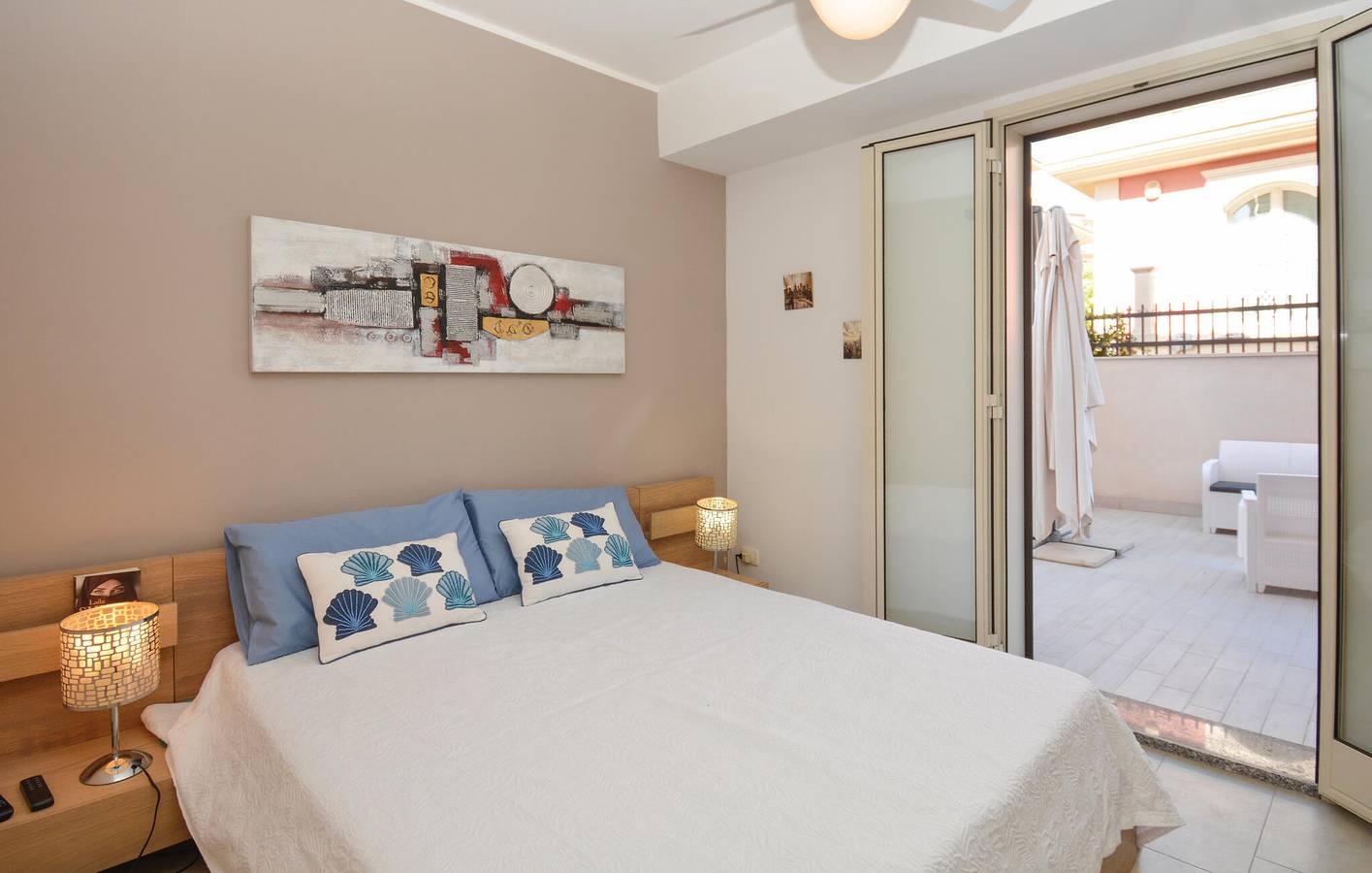 Appartement de vacances entier, Appartement confortable et climatisé avec terrasse et parking - 2,5 km de la côte in Pozzallo, Province de Ragusa