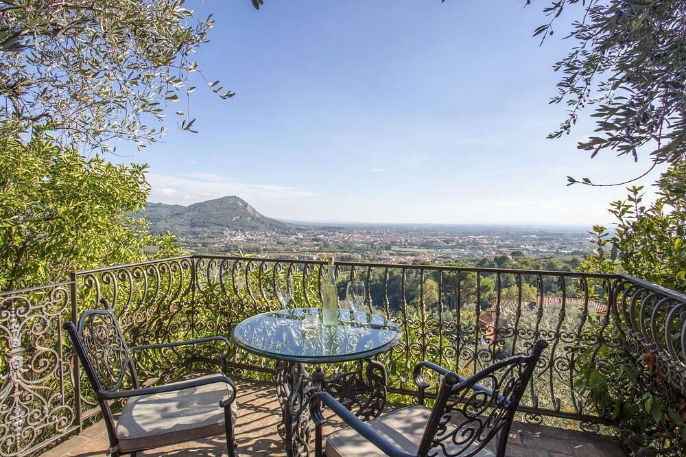 Villa indipendente con A/C, Wifi, piscina privata, vasca idromassaggio, Tv, patio, parcheggio in Pieve a Nievole, Provincia di Pistoia