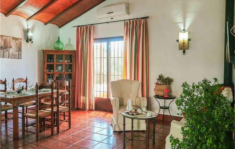 Charming Apartment with A/C, Pool, Terrace & WiFi in Estepa, Sevilla Province