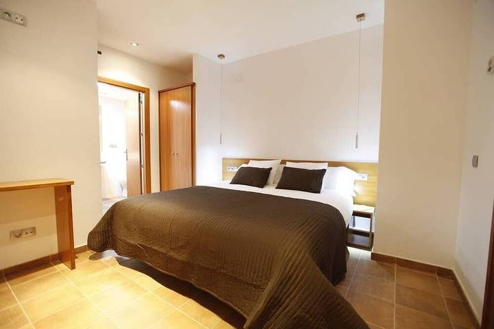 Gîte pour 19 personnes, avec piscine et jardin ainsi que jacuzzi et balcon à Molló - 3