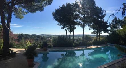Gîte pour 4 personnes, avec piscine ainsi que vue et jardin à Combaillaux