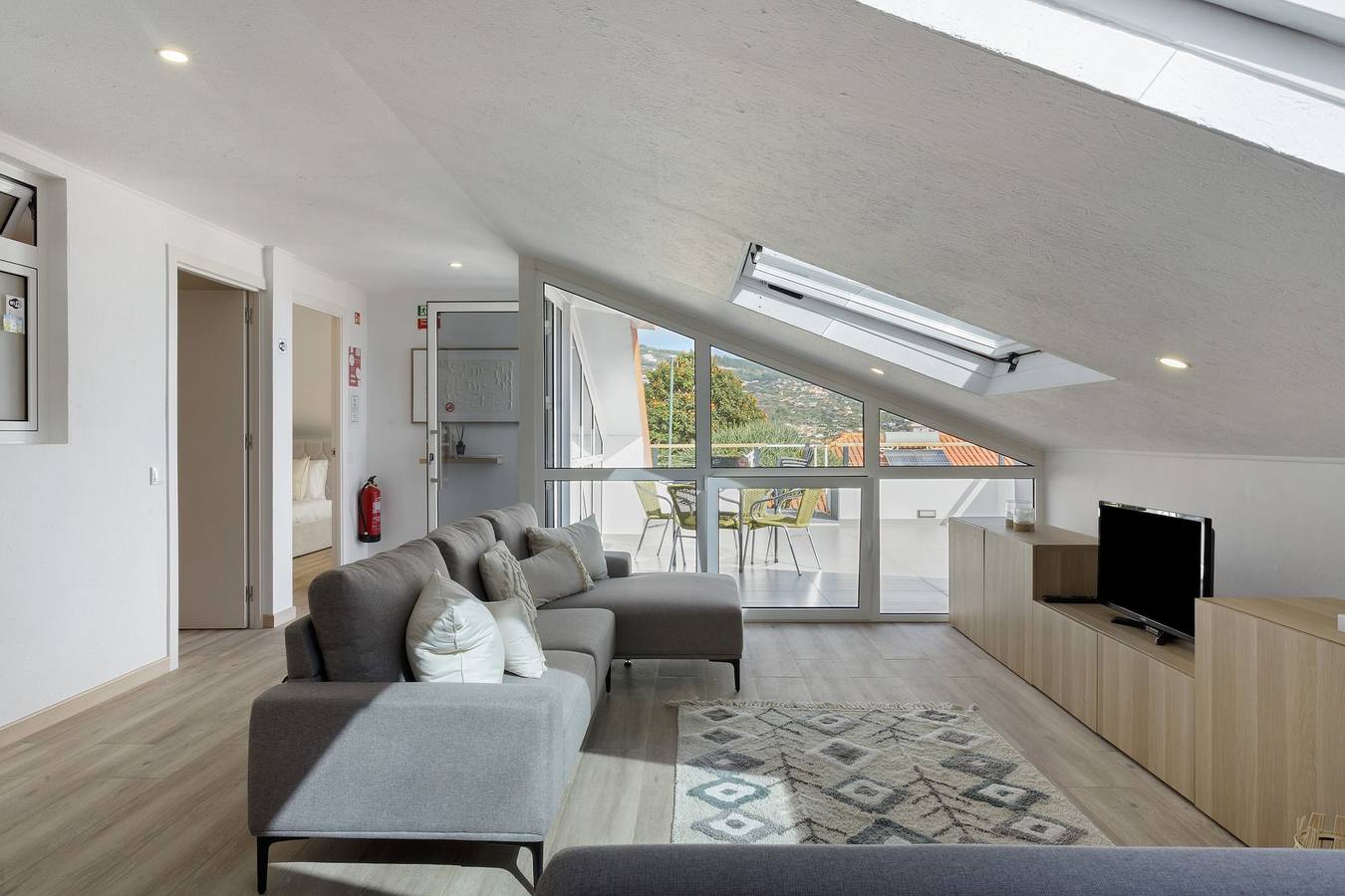 Villa 'Sky and Sea Haven' with Sea View, Wi-Fi and Air Conditioning in Σάντα Κρουζ, Μαδέρα