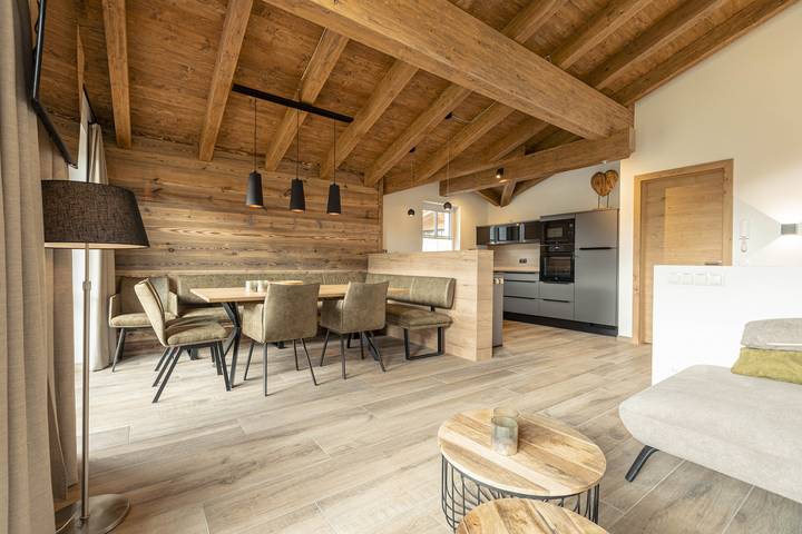 Ferienhaus für 10 Personen, mit Balkon und Terrasse sowie Sauna und Seeblick