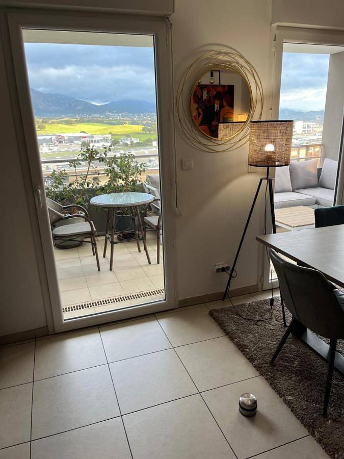 Appartement entier, Two-Bedroom Apartment in Sarrola-Carcopino, Région d'Ajaccio
