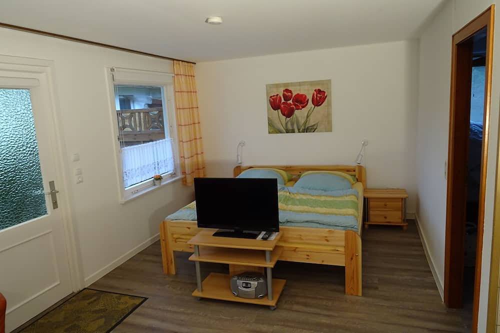 Small detached house in a quiet, sunny location near the beach. in Kieler Förde, Wisch