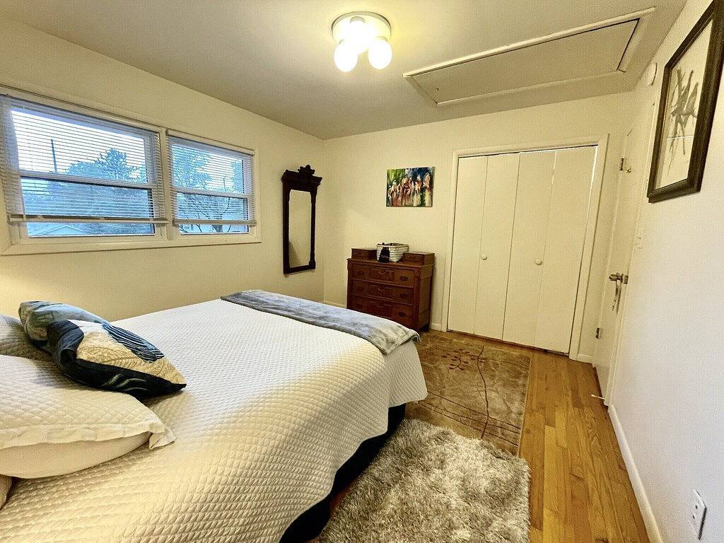 Ganze Wohnung, Wunderschönes, lichtdurchflutetes Haus auf 2 Ebenen mit 3 Schlafzimmern in Bloomington (IN), Monroe County (IN)