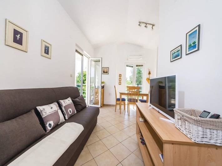 Ferienhaus für 8 Personen, mit Balkon/Terrasse und Terrasse sowie Garten in Bibinje - 2