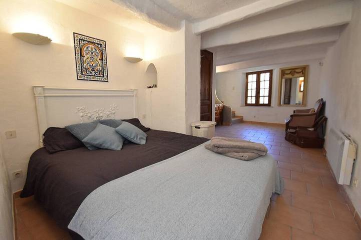 Location de vacances pour 5 personnes, avec piscine ainsi que balcon et jardin, animaux acceptés à Méounes-lès-Montrieux - 2