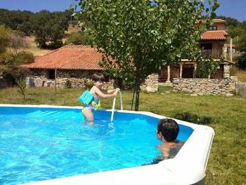 Casa rural para 14 personas, con piscina y sauna además de jardín y vistas, Se admiten mascotas en Navalperal de Tormes