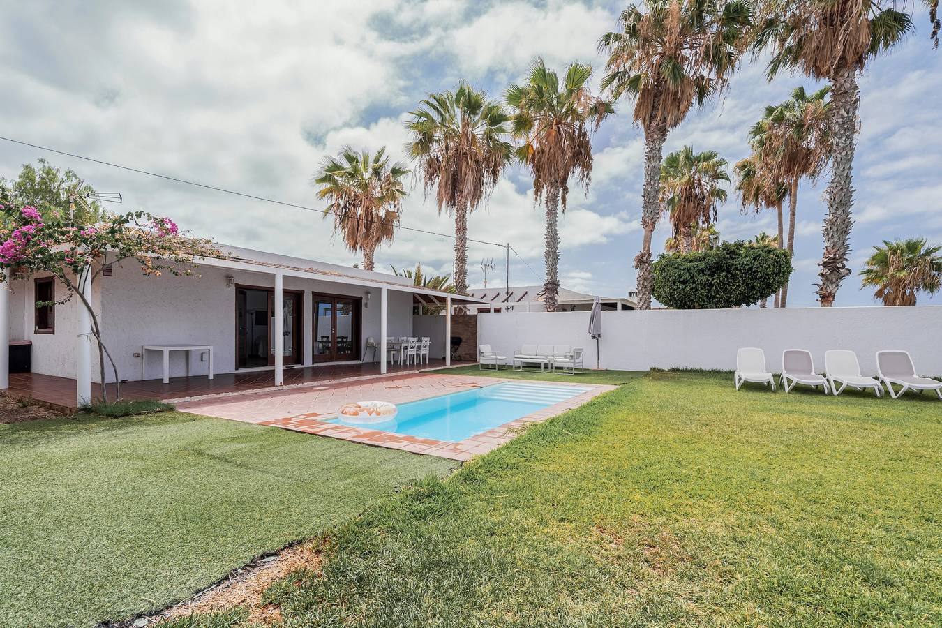 Villa 'Cassis' with Sea View, Private Pool and Wi-Fi in Adeje, South Tenerife