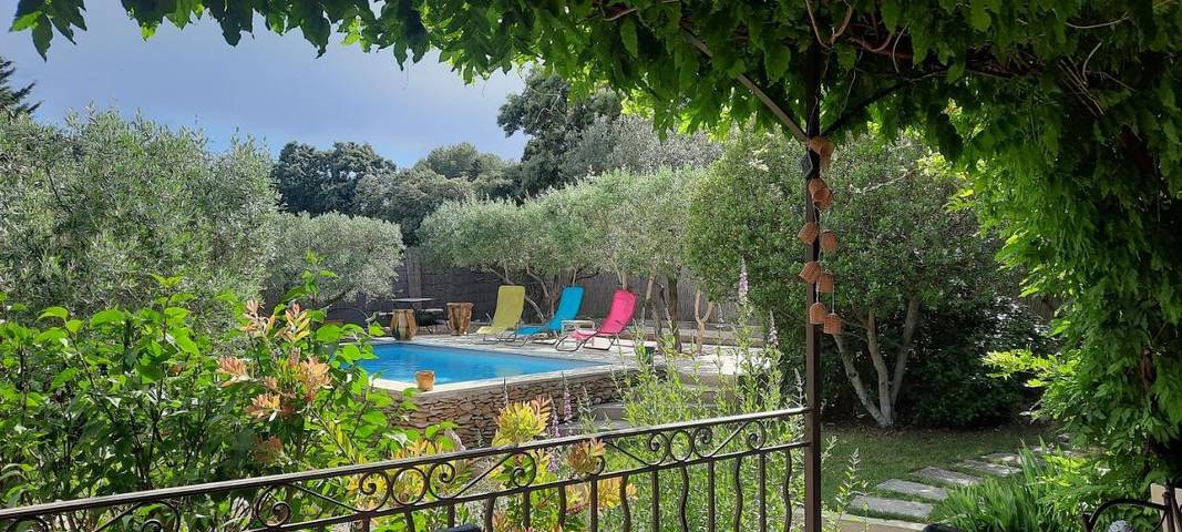 Ferienhaus für 4 Personen, mit Terrasse und Garten sowie Kinderpool und Pool