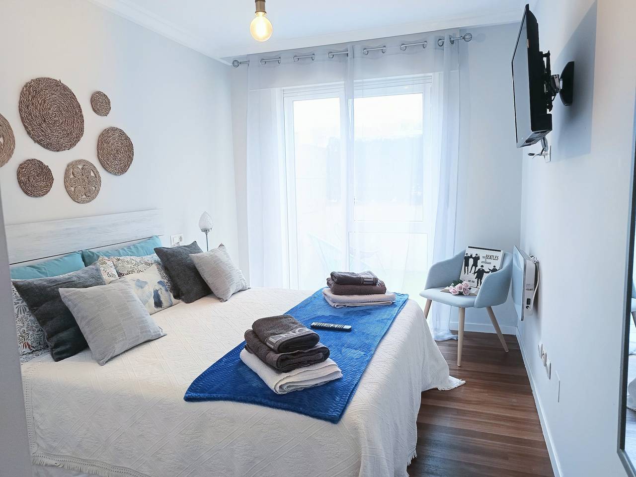 Apartment 'Morriña' with Private Terrace and Pool 15 km from Santiago
