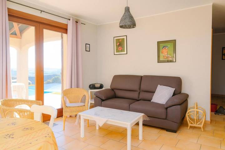 Location de vacances pour 8 personnes, avec piscine ainsi que vue et jardin, animaux acceptés à Montagnac-Montpezat - 2