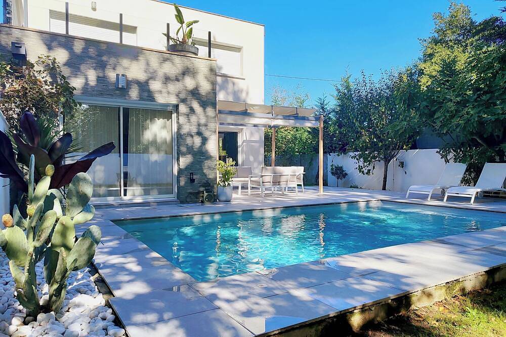 Maison Contemporaine Avec Jardin et Piscine in Floirac, Bordeaux region