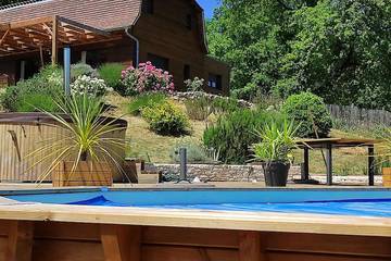 Gîte pour 6 personnes, avec jardin ainsi que jacuzzi et terrasse à Bétaille
