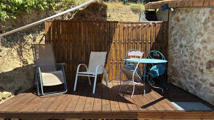 Location de vacances pour 3 personnes, avec Terrasse ainsi que Jardin et Vue à Saint-Prix