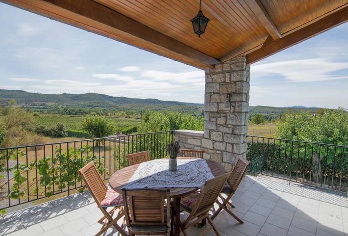 Location de vacances pour 5 personnes, avec piscine ainsi que vue et jardin à Chauzon - 3