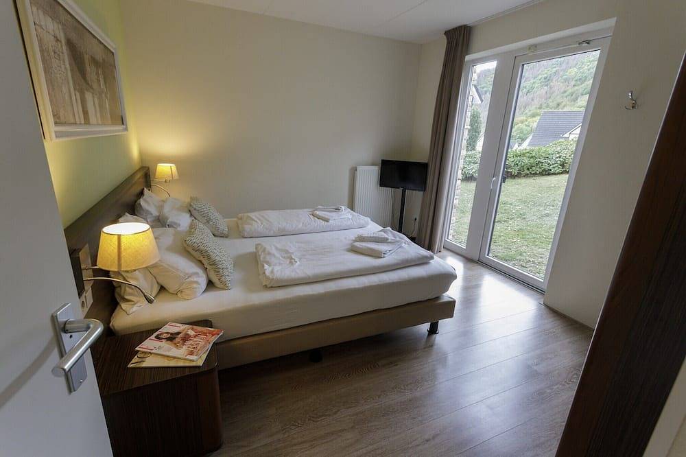 Villa mit Seeblick und Pool in Heimbach, Rureifel (Nordrhein-westfalen)