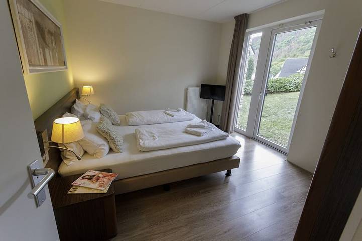 Villa mit pool für 12 Personen, mit Balkon/Terrasse und Terrasse sowie Pool in Nordrhein-Westfalen - 2