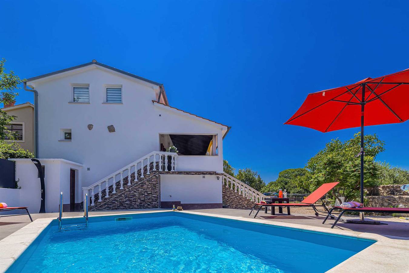 Ganze Wohnung, Ferienhaus Charming mit privatem Pool in Kras, Krk