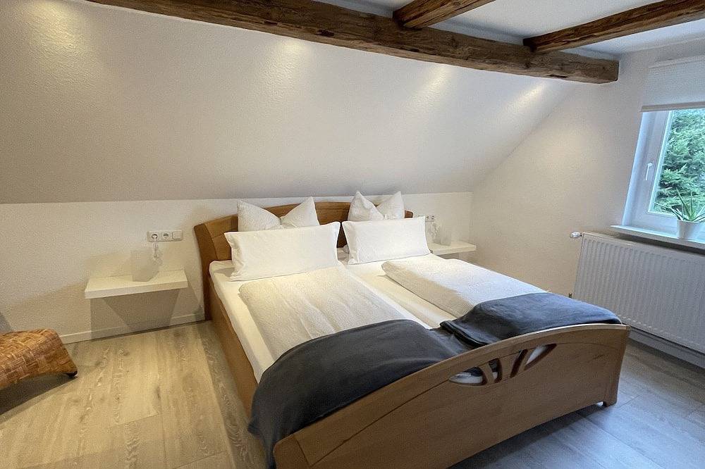 Ganze Wohnung, Liebevoll sanierte Fachwerkwohnung in traumhafter Lage - Fewo mit E-Ladestation in Bad Harzburg, Harzvorland