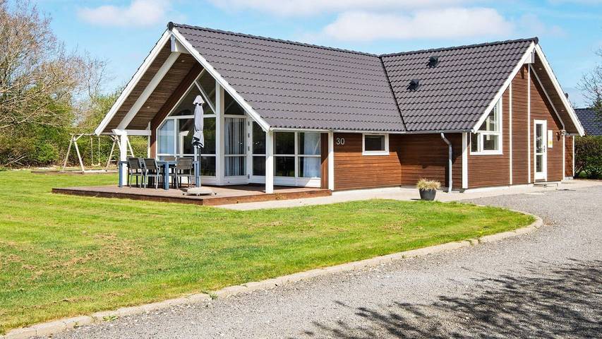 Vakantiehuis voor 9 personen, with terras and whirlpool as well as sauna in Ringkøbing fjord
