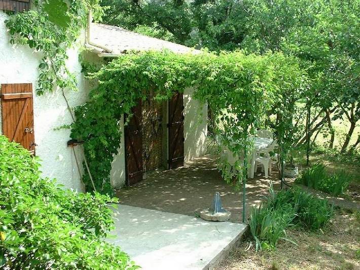 Location de vacances pour 5 personnes, avec jardin et vue à Thoiras