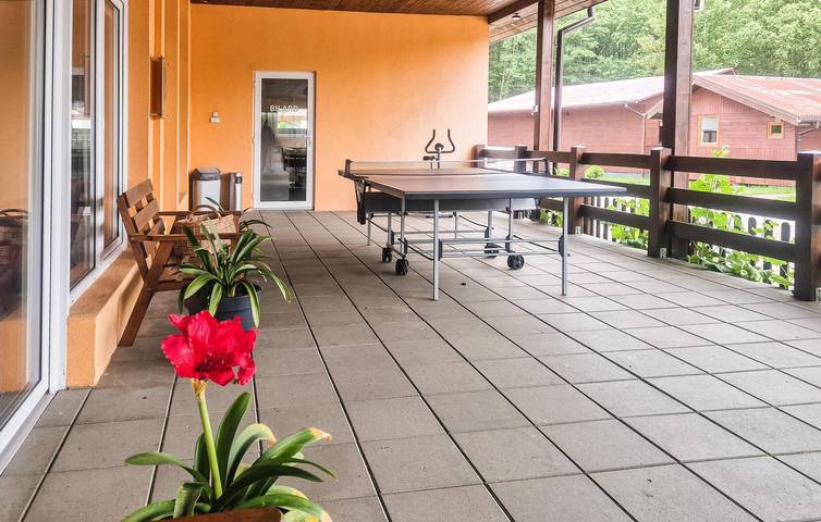 Ferienhaus für 6 Personen mit Terrasse in Granica Łazy, Powiat Koszaliński