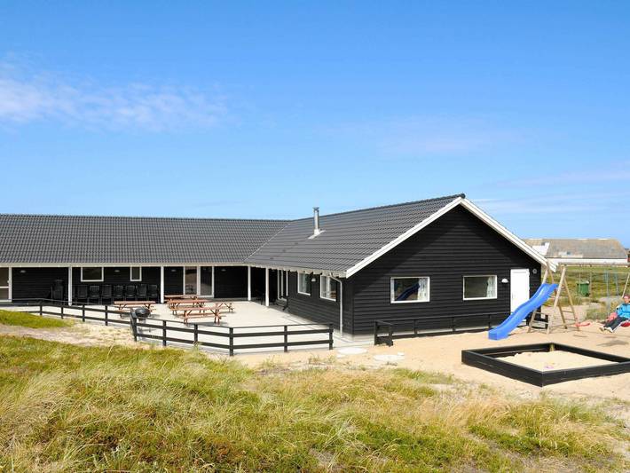 Ferieudlejning for 24 personer, med sauna og pool, husdyr tilladt i Harboøre