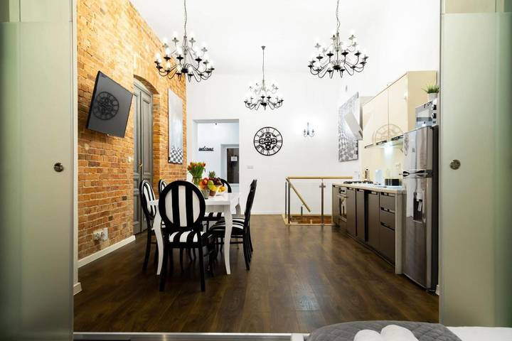 Apartamento de vacaciones para 8 personas, con jacuzzi además de sauna y balcón - 1