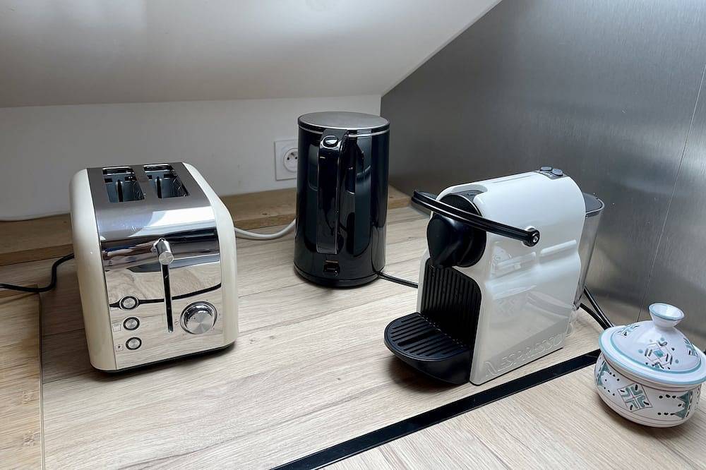 Apartamento entero, F1 de 50 m2 hecho de nuevo, tiene nueve colores tranquilos y cómodos. in Cran-Gevrier, Región de Annecy
