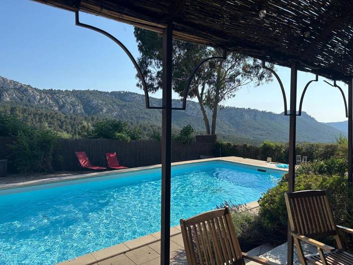 Location de vacances pour 8 personnes, avec piscine ainsi que jardin et vue à Évenos - 2