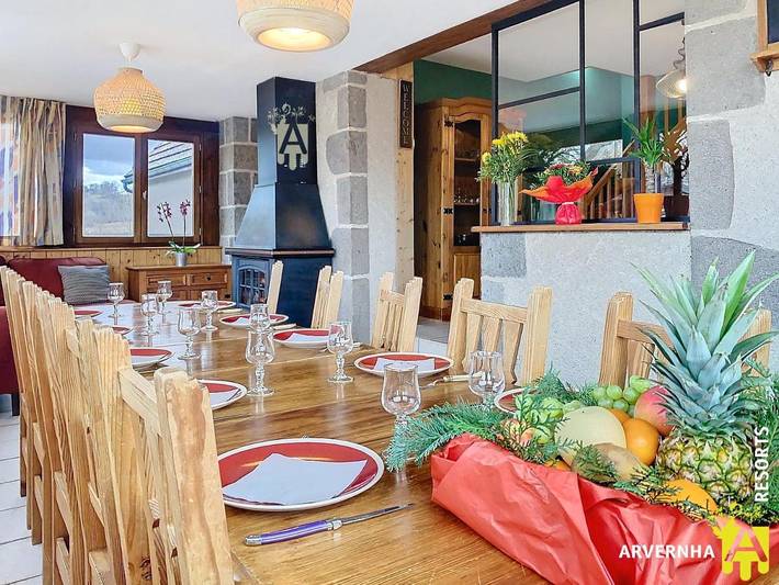 Location de vacances pour 10 personnes, avec Jacuzzi et Terrasse ainsi que Jardin et Vue à Saint-Victor-la-Rivière