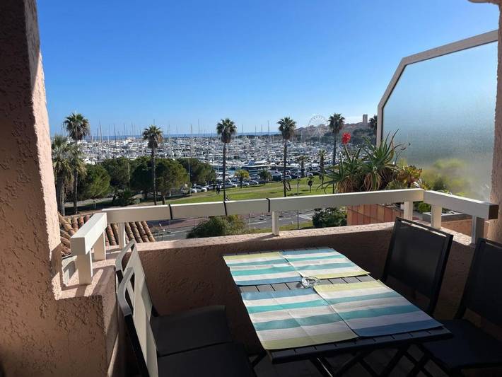 Gîte pour 4 personnes, avec vue et balcon dans Gare D Antibes