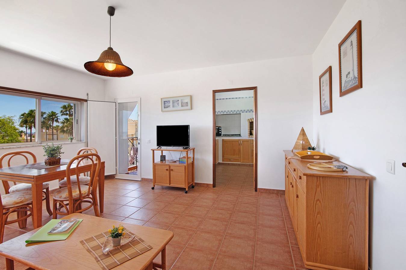 Appartamento intero, Appartamento 'Mare e Cielo' con vista mare e balcone in Praia da Lota, Manta Rota