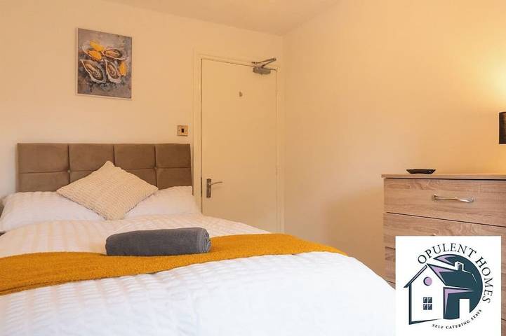 Delightful 5-bedroom house in charming Reading perfect for families in Reading, Berkshire