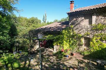 Gîte pour 13 personnes, avec jardin et terrasse à Rochebaudin