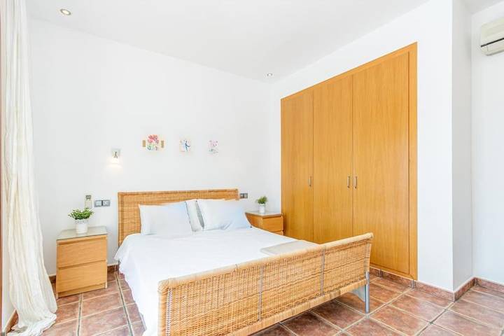 Casa rural para 8 personas, con piscina además de jardín y vistas en Palau Sabardera - 2