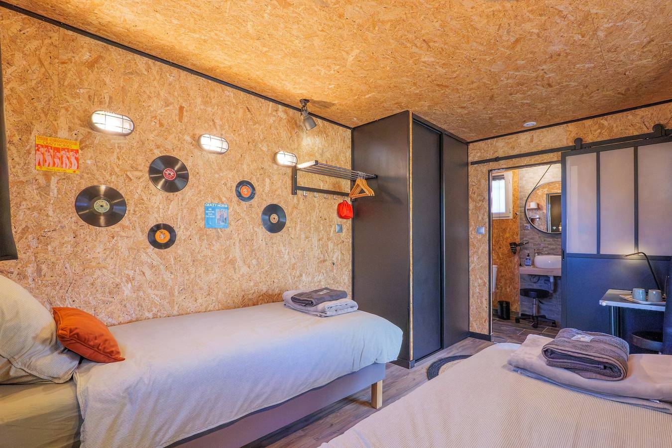 Chambre d'hôtes '315' avec vue sur la montagne, piscine privée et Wi-Fi in Villeneuve-de-Berg, Ardèche