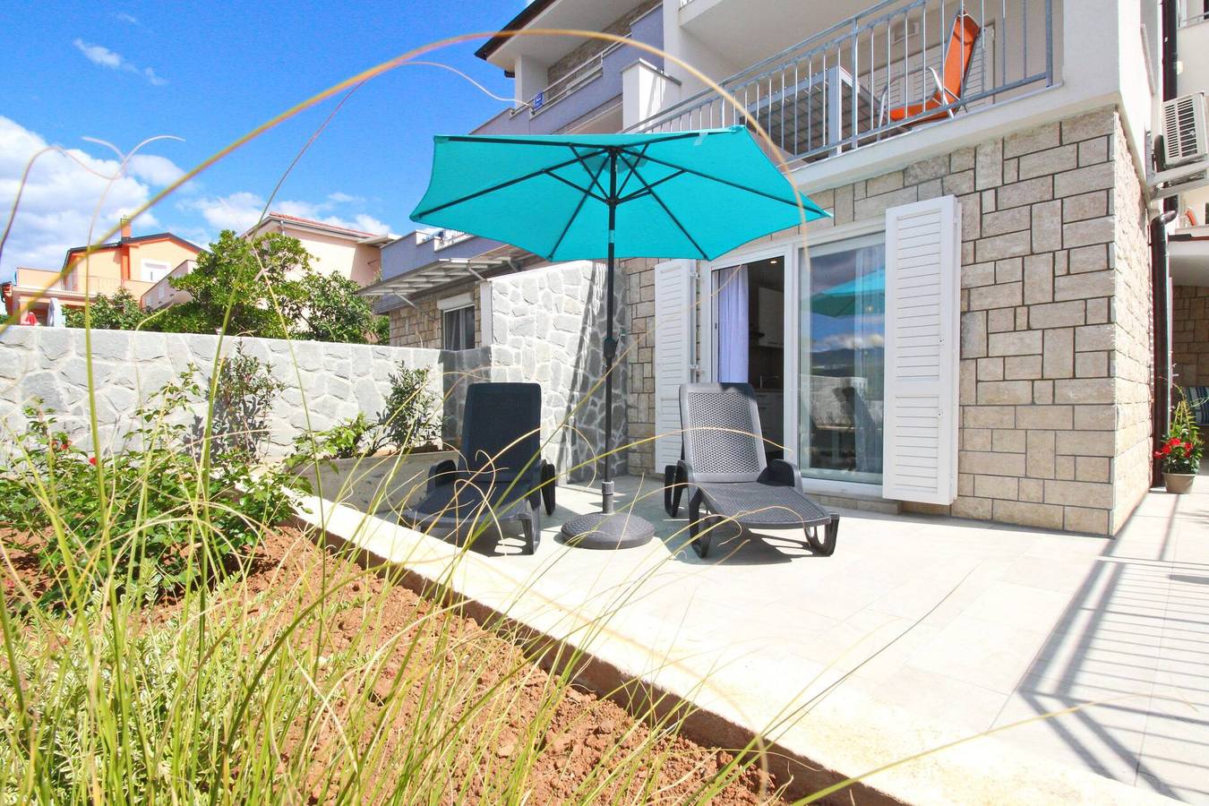Entire apartment, Studio Apartment More - seafront, seaview, terrace, laundry room, Bbq in Silo (Krk), Krk