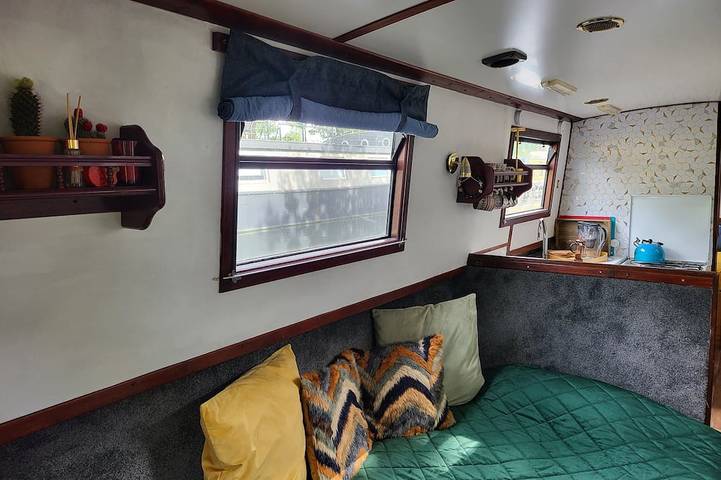 Comfy Canal Boat in Little Venice for Family & Friends in London, Südostengland