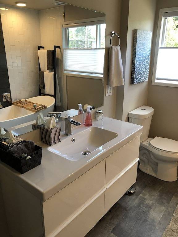 Falcon House - Pet friendly, next to city park and just 5 blocks from the beach. in Rockaway Beach, Tillamook County