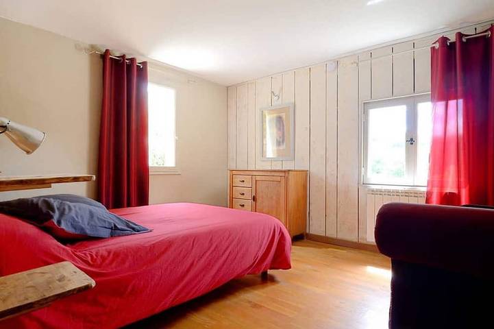 Location de vacances pour 4 personnes, avec terrasse ainsi que piscine et jardin à Caseneuve - 4