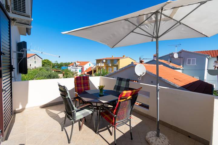 Ganze Wohnung, 2-Zimmer-Ferienwohnung am Strand Preko, Ugljan A-14917-a in Preko, Insel Ugljan
